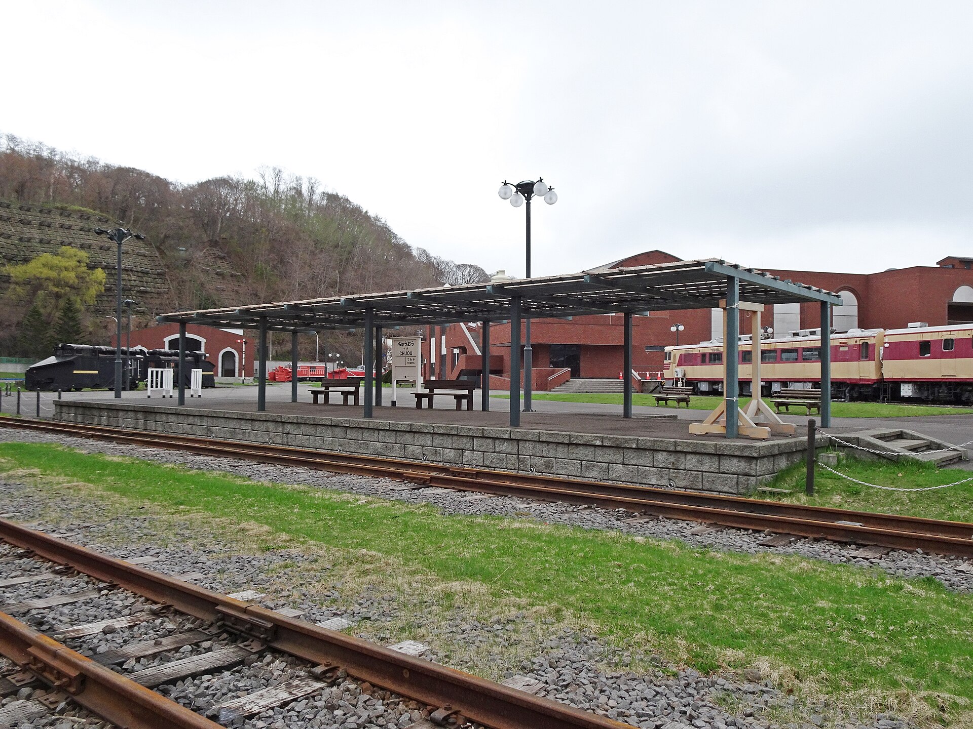 小樽市総合博物館の遊覧鉄道の中央駅のプラットホームと線路
